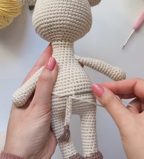 Wie stickt man Details auf Amigurumi?